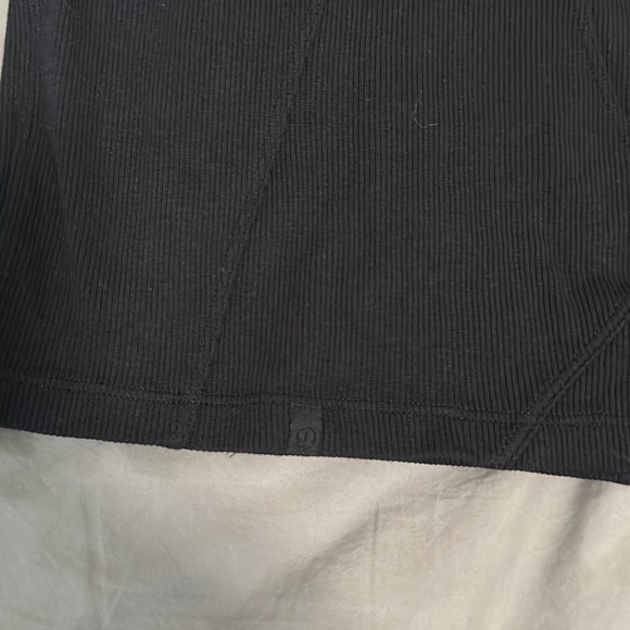 Lululemon Cropped Short Sleeve - Picture 4 of 5